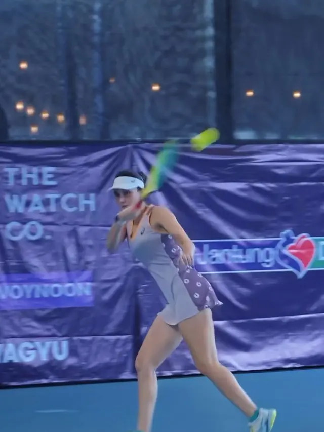 Luna Maya saat menikmati olahraga padel (Instagram/@lunamaya)