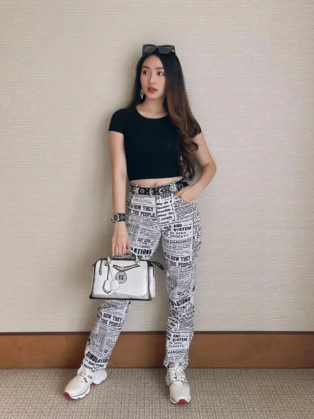 7 Inspirasi Padu Padan Crop Top ala Natasha Wilona, Gayanya Kekinian dan Stylish