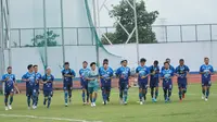 Skuat Persib Bandung menjalani sesi latihan perdana menyambut musim 2020 di Stadion Arcamanik, Jumat (10/1/2020). (Liputan6.com/Huyogo Simbolon)