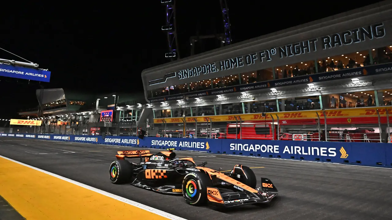 Foto: Carlos Sainz Kuasai F1 GP Singapura 2023, Kali Pertama Tak Ada Pembalap Red Bull di Podium Musim Ini