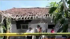 Kuatnya ledakan di sebuah pabrik petasan membuat bangunan hancur dan bos pabrik tewas.
