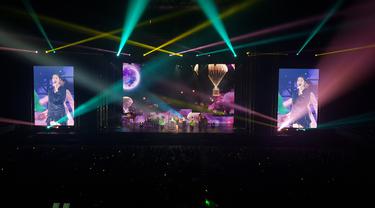 Konser IU "Love Poem" di Jakarta. (Ratnaning Asih/ Liputan6.com)