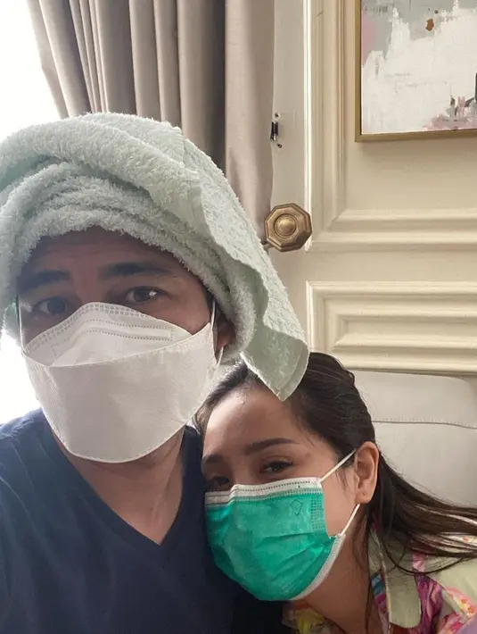 Kehamilan Nagita Slavina ini bukan hanya menjadi kabar bahagia untuk Gigi sendiri dan Raffi Ahmad. Namun anak pertama mereka, Rafathar juga sangat antusias menyambut calon adiknya tersebut. (Instagram/raffinagita1717)