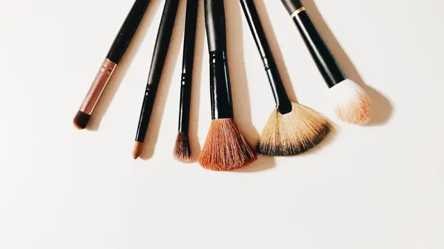 Hati-hati! 5 Kesalahan Saat Mencuci Brush Makeup Ini Bisa Bikin Cepat Rusak