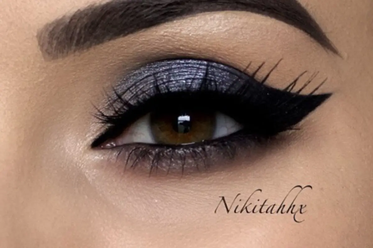 Tertarik dengan Riasan Mata Smokey Eye? Intip Tutorialnya di Sini
