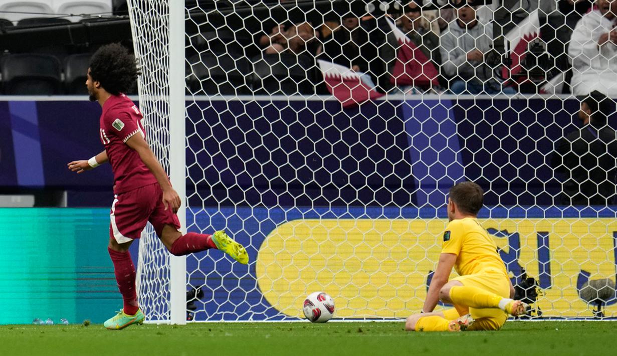 Gol semata wayang kemenangan Qatar atas Tajikistan dicetak penyerang sayap Akram Afif pada menit ke-17 usai memanfaatkan umpan terobosan Almoez Ali. (AP Photo/Aijaz Rahi)