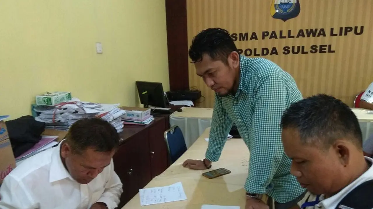 Agen Abu Tours se-Indonesia melapor ke Polda Sulsel (Liputan6.com/ Eka Hakim)