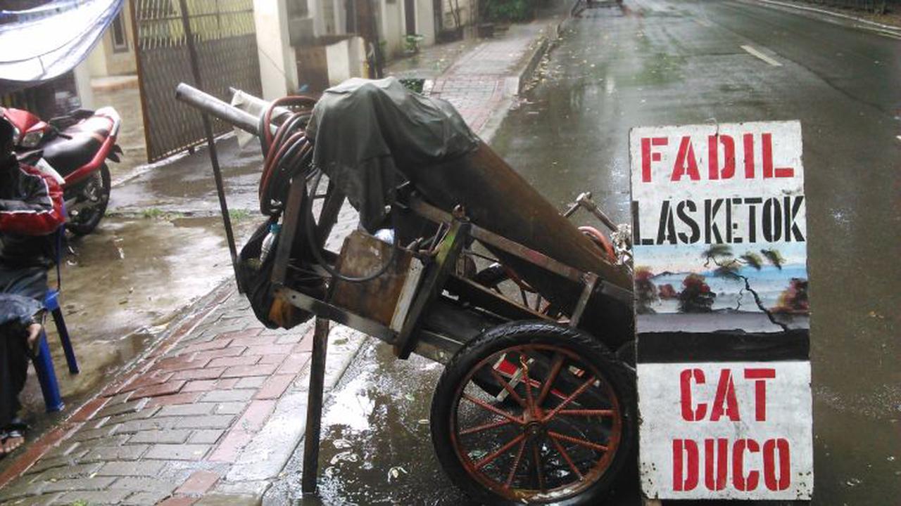 Bengkel Cat Duco Pinggir Jalan, Opsi Murah Hilangkan Lecet Mobil