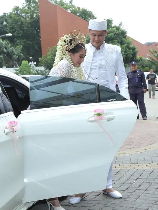 "Nanti kalau sudah selesai syuting baru deh bulan madu. Sekarang nikmati kebahagian jadi suami istri," ujar pemeran kelahiran Bengkulu, 26 tahun silam itu. (Galih W. Satria/Bintang.com)