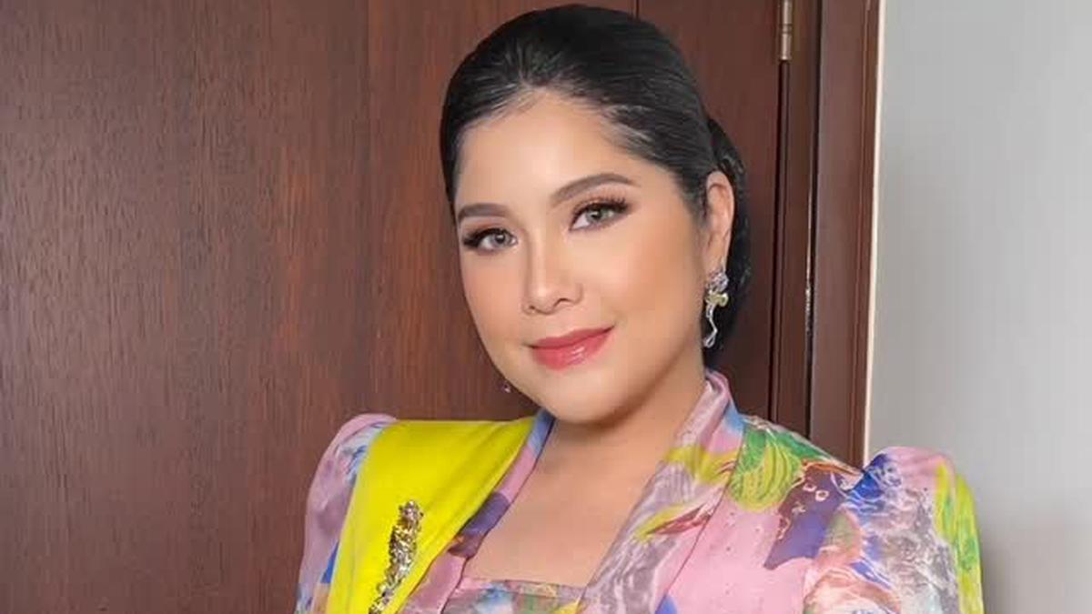 6 Potret Terbaru Annisa Pohan dengan Busana Longgar, Elegan dan Penuh Wibawa