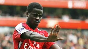 Arsenal&#039;s Ivorian defender Emmanuel Eboue celebrates scoring the third goal during their Premier League match against Blackburn at the Emirates Stadium, London, on March 14, 2009. AFP PHOTO / Glyn Kirk