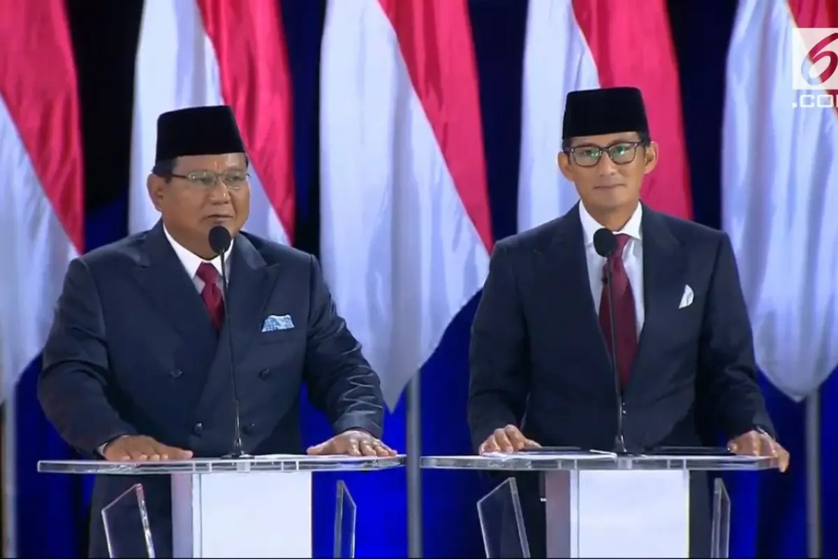 Pasangan Prabowo Subianto-Sandiaga Uno saat Debat Kelima Pilpres 2019. (Liputan6.com)
