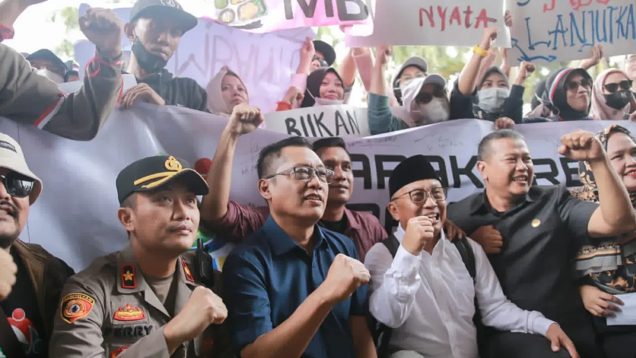 Belasan Ribu Massa di Jember Dukung Program Strategis Prabowo, Minta MBG Tetap Dilanjutkan