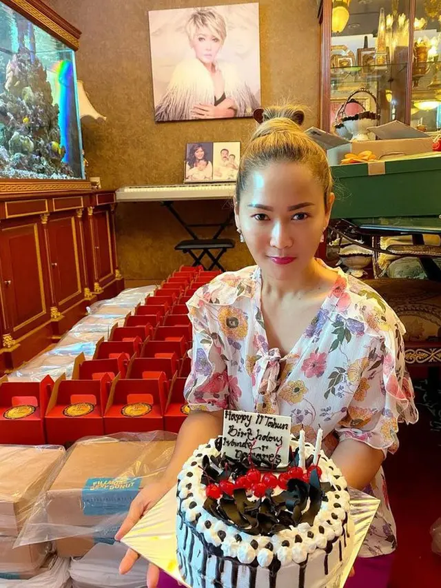 6 Potret Inul Daratista Buat Berbagai Hidangan, Jago Masak Makanan Berat Sampai Kue
