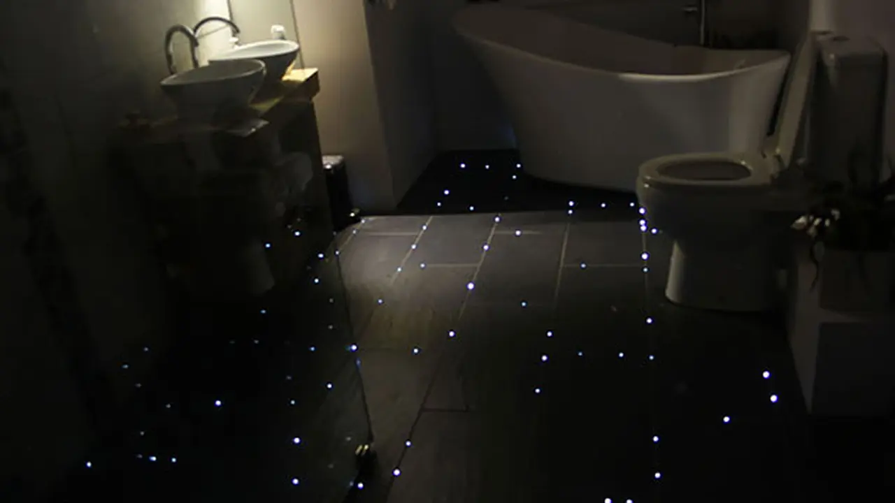 Kamar Mandi Ini Membalikkan Langit ke Lantai Ruangan