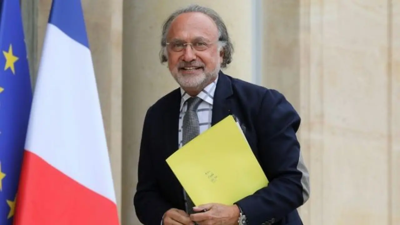 Miliader Prancis, Olivier Dassault. (Photo credit: AFP/Ludovic Marin)