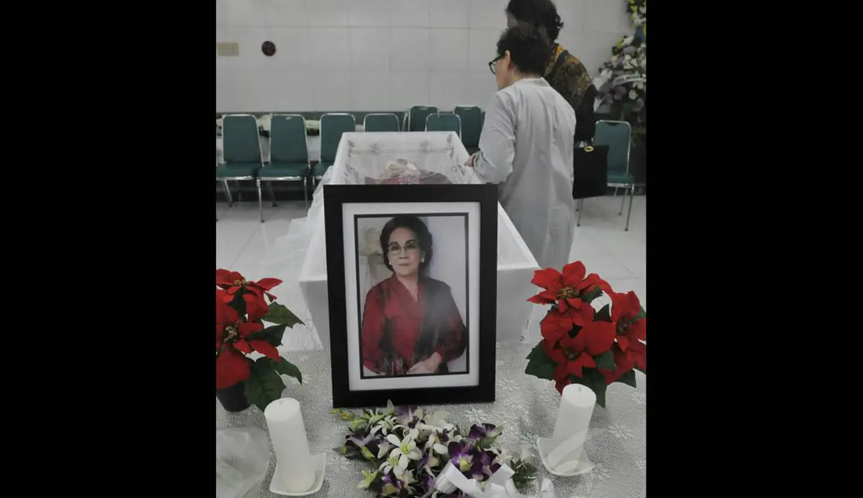 Hetty Evelyn meninggal dunia Rabu 3 September 2014 sekitar pukul 19.38 di Rumah Sakit UKI, Jakarta Timur pada umur 75 tahun. (Liputan6.com/Johan Tallo)