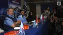 Ketua Umum DPP Partai Demokrat, Susilo Bambang Yudhoyono (kiri) jelang memimpin rapat darurat DPP Partai Demokrat di Jakarta, Rabu (3/1). Rapat berlangsung tertutup dan dihadiri sejumlah petinggi partai. (Liputan6.com/Helmi Fithriansyah)