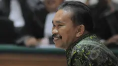 Bupati nonaktif Tapanuli Tengah, Raja Bonaran Situmeang menjalani sidang perdana di Pengadilan Tipikor, Jakarta, Kamis (23/2/2015). Raja Bonaran didakwa menyuap mantan Ketua MK Akil Mochtar senilai Rp 1,8 miliar. (Liputan6.com/Herman Zakharia)