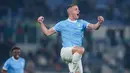 Pemain Lazio, Adam Marusic, melakukan selebrasi setelah mencetak gol ke gawang Sassuolo pada laga pekan ke-28 Serie A 2025/2026 di Stadion Olimpico, Selasa (10/4/2026) dini hari WIB. (Alfredo Falcone/LaPresse via AP)