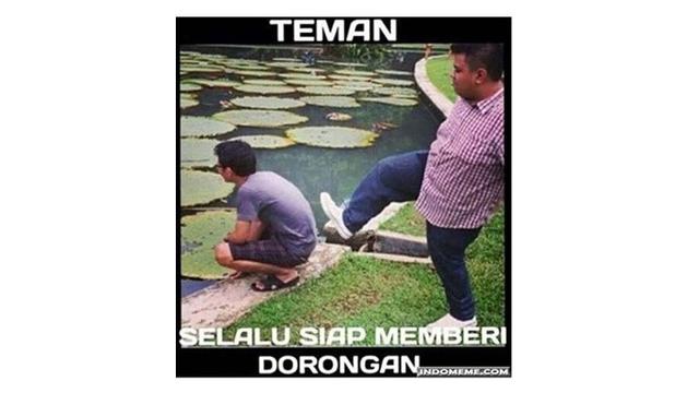 Aksi ‘Usil’ Teman Saat Lagi Santai Ini Kocak Tapi Juga Bikin Emosi