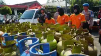 Polisi bongkar praktik penyuntikan gas melon di Bogor. (Liputan6.com/Achmad Sudarno)