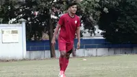 Mantan striker PSM Makassar, Agi Pratama merapat ke Persis Solo. (Bola.com/Vincentius Atmaja)
