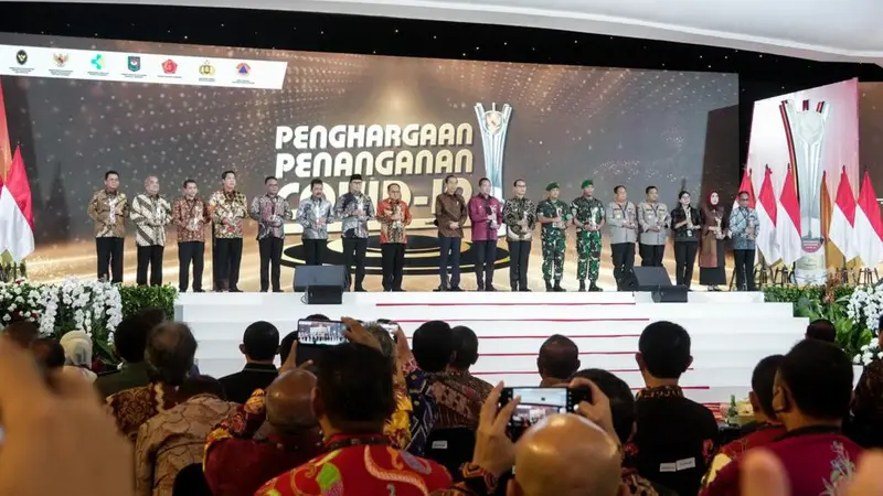 Presiden Joko Widodo dalam acara Penghargaan Penanganan Covid-19 (PPKM Award) yang digelar di Gedung Dhanapala, Senin (20/3/2023).