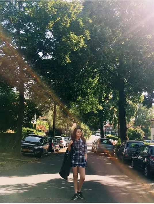 Beberapa hari lalu, setelah ibundanya dinyatakan positif, Aaliyah menolak untuk berkomentar. Bahkan ia tidak mau menjawab pertanyaan apapun sampai kasusnya benar-benar jelas. (Instagram/aaliyah.massaid)