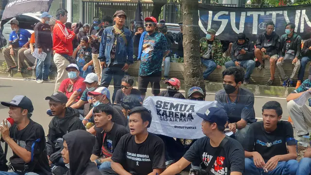 Ratusan Aremania Geruduk Mabes Polri Tuntut Keadilan Atas Tragedi Kanjuruhan