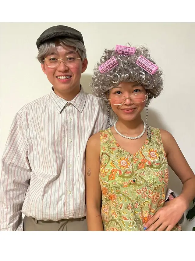 Beri Kejutan Manis, Ini 6 Potret Mesra Rich Brian dan Kekasih yang Jarang Tersorot