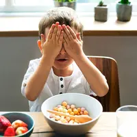 ilustrasi anak makan/copyright Rawpixel