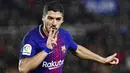 2. Luis Suarez - Pemain asal Uruguay ini didatangkan Barca dari Liverpool Pada musim 2014/2015. Striker jebolan Premier League itu ditebus Barcelona dengan mahar hingga 81,72 juta euro. (AP/Alvaro Barrientos)