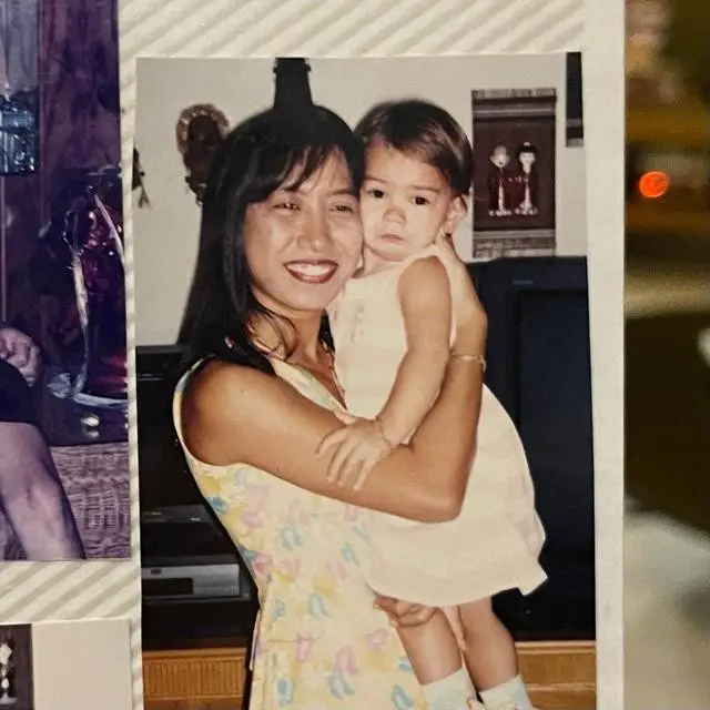 6 Foto Lawas Irish Bella Kecil Saat Bersama Keluarganya, Anak yang Ceria