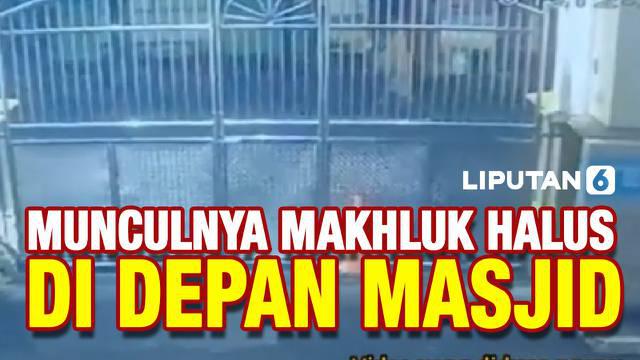 Beredar sebuah video yang menampilkan kemunculan makhluk halus di depan sebuah masjid. Sejak kemunculannya, video ini pun langsung viral di media sosial.