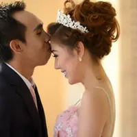 Bella Shofie tampak mesra dengan suami tercintanya. (foto: instagram.com/bellashofie_suryo)