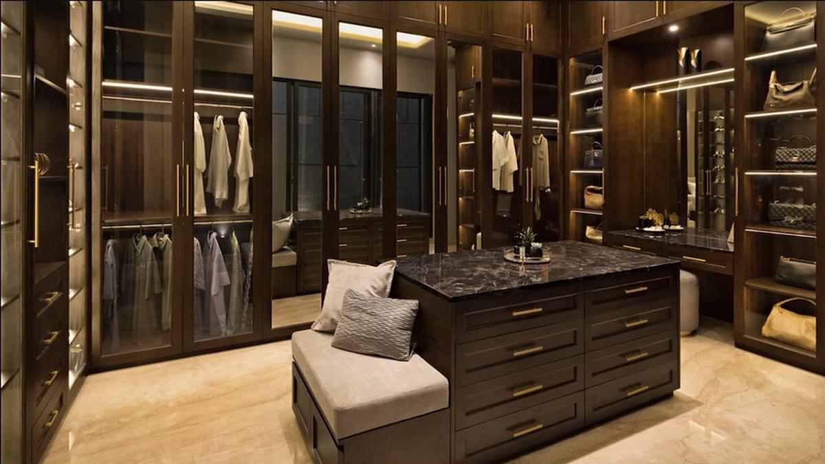 8 Desain Walk-in Closet Minimalis, Bikin Penyimpanan Rapi dan Estetik