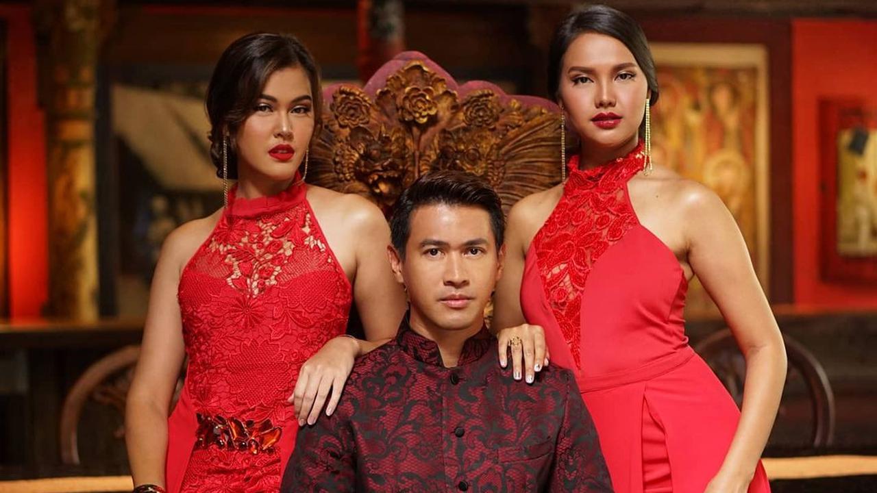 6 Potret Hessel Steven Bersama Rebecca Tamara dan Valerie Krasnadewi Bertema Imlek