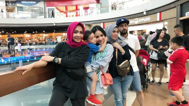 [Bintang] Ibunda Nagita Slavina