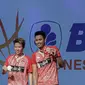 Ganda Campuran Indonesia, Tontowi Ahmad/Liliyana Natsir memegang medali juara usai mengalahkan Ganda Campuran asal China Zheng Siwei/Chen Qingchen 22-20 21-15 dalam final BCA Indonesia Open 2017 di Jakarta, Minggu (18/6). (Liputan6.com/Faizal Fanani)