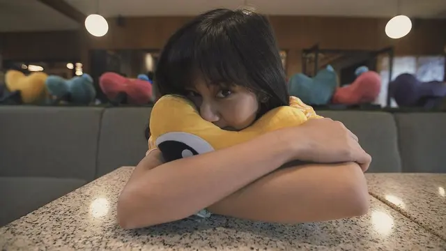 6 Potret Keisya Levronka dengan Rambut Berponi, Berkarakter di Film Lara Ati