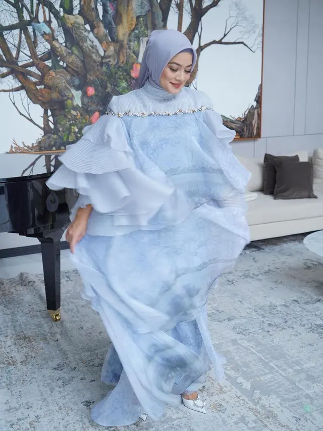 Titi Kamal berhijab aura cantiknya terpancar