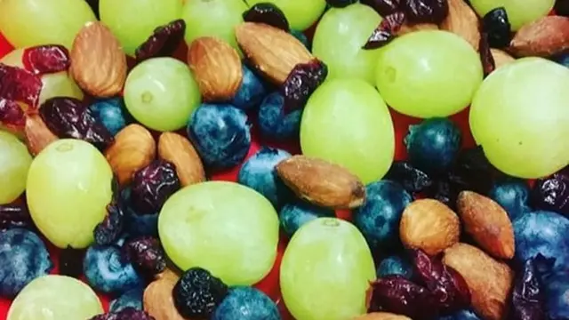 Buah dan Kacang