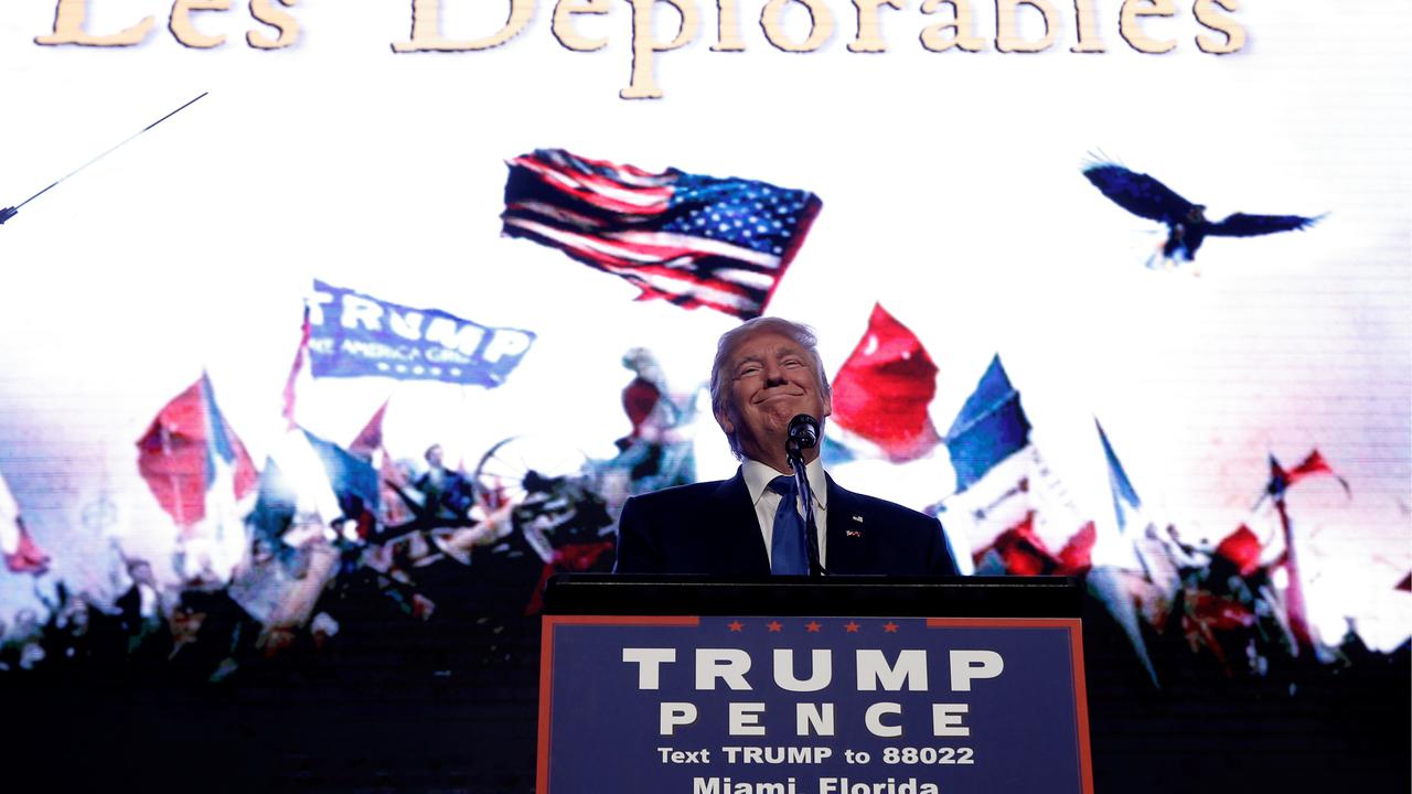 Donald Trump dalam kampanyenya menyinggung soal isu kelahiran Barack Obama