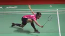 Sementara Putri Kusuma Wardani harus tersingkir di babak 32 besar usai kalah dua game lagsung 21-16, 21-14 dari pemain unggulan ke-6 asal Cina, He Bing Jiao dalam laga yang berlangsung selama 43 menit. (Bola.com/Ikhwan Yanuar)