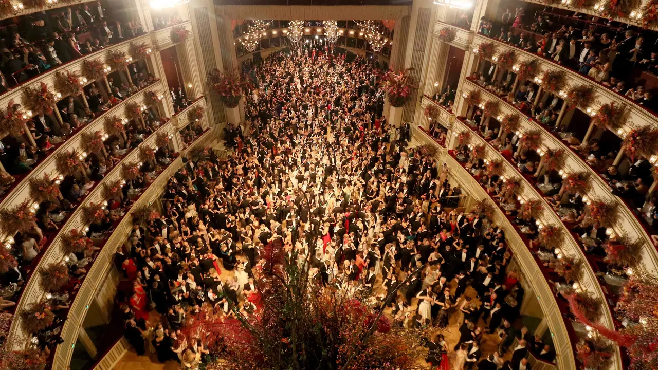 20170223-Ratusan Pasangan Penari Dansa Bersama di Opera Ball Austria-AFP