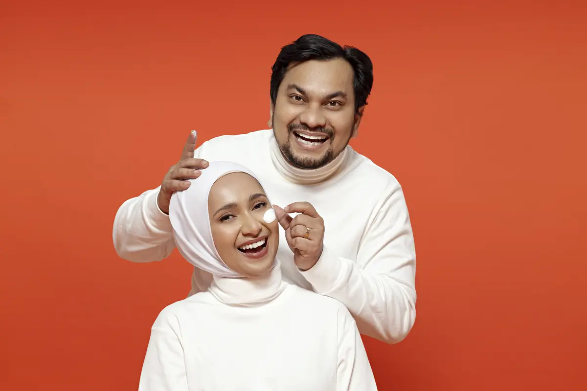 Bersama dengan sang istri yaitu dr. Arti Indira, Tompi berkolaborasi menciptakan sebuah produk kecantikan. (ist)