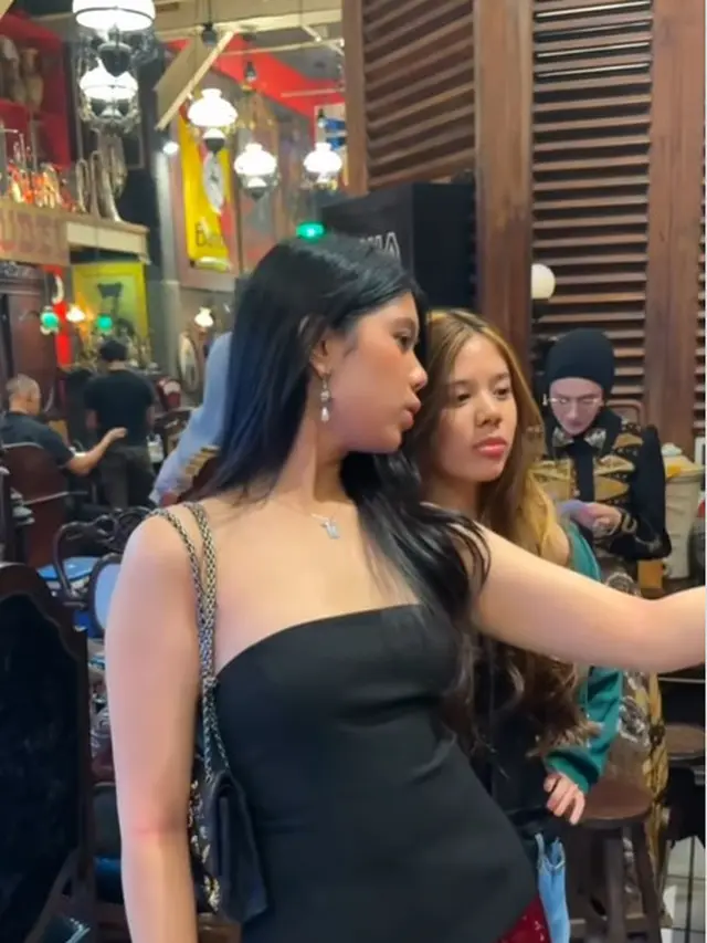 6 Potret Almira dan Safeea Ahmad dalam Satu Frame, Mirip Banget?