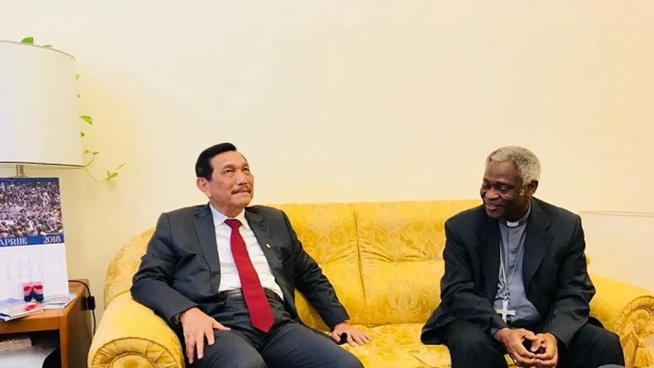 Menko Bidang Kemaritiman Luhut Binsar Pandjaitan bertemu Kardinal Turkson di Vatikan (Dok Foto: Humas Kemenko Bidang Kemaritiman)