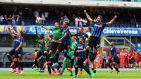 Pemain Inter merayakan kemenangan atas Chievo dalam lanjutan Serie A Italia di Stadion Marc Antonio Bentegodi, Verona, Minggu (20/9/2015). (EPA/Filippo Venezia)